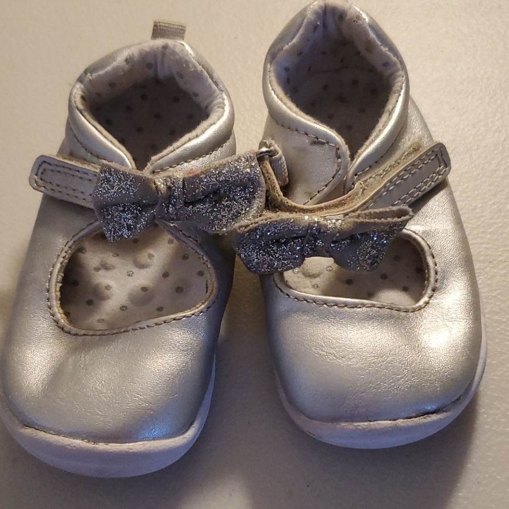 Carters brand gray little girl shoes. - Picture 1 of 3